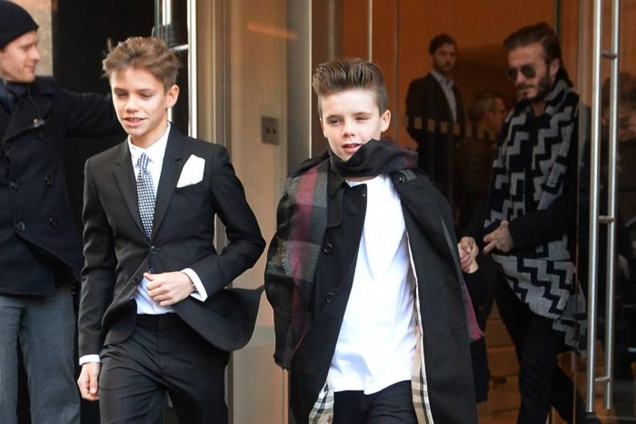 David Beckham e figli elegantissimi per la La Gazzetta dello Sport David Beckham e figli elegantissimi per la La Gazzetta dello Sport